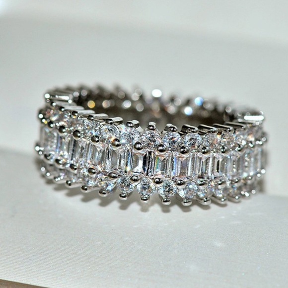 💍925 Sterling Silver Round Diamond Eternity Ring - Picture 7 of 7